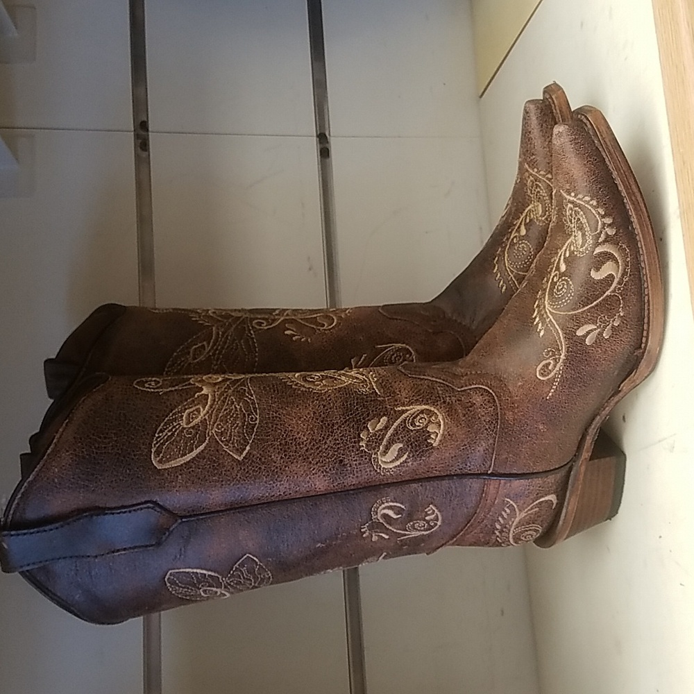 New Womens Circle G by Corral L5001